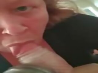Karen succhia manhood mentre seduta in faccia