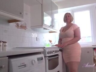 Auntjudys - 48yo tettona bella e grassa (bbw) step-auntie stella dà voi joi in il cucina