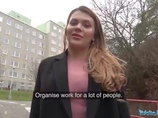 Verejnosť zástupca ruské oholený pička fucked pre hotovosť: špinavé klip 89