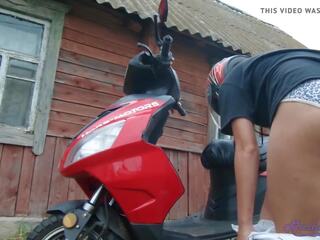 Babeh in helmet jerks burungpun to orgasme on stepbrother’s | xhamster