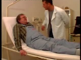 Jaunas seselė danielle su senas pacientas, seksas klipas 51