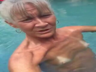 Pervertieren oma leilani im die schwimmbad, kostenlos dreckig video 69 | xhamster