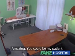 Fakehospital sales rep surprit sur caméra en utilisant chatte à vendre hungover specialist pilules. plus sur ushotcams